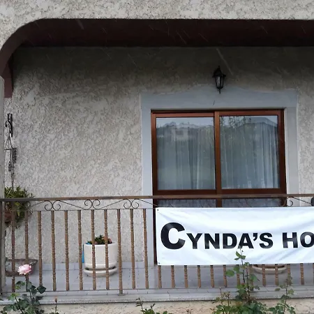 Cynda's